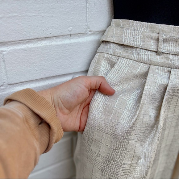 Club Monaco Textured Pleated Ivory & Cream Mini Skirt, SZ 0 EUC - Picture 4 of 9